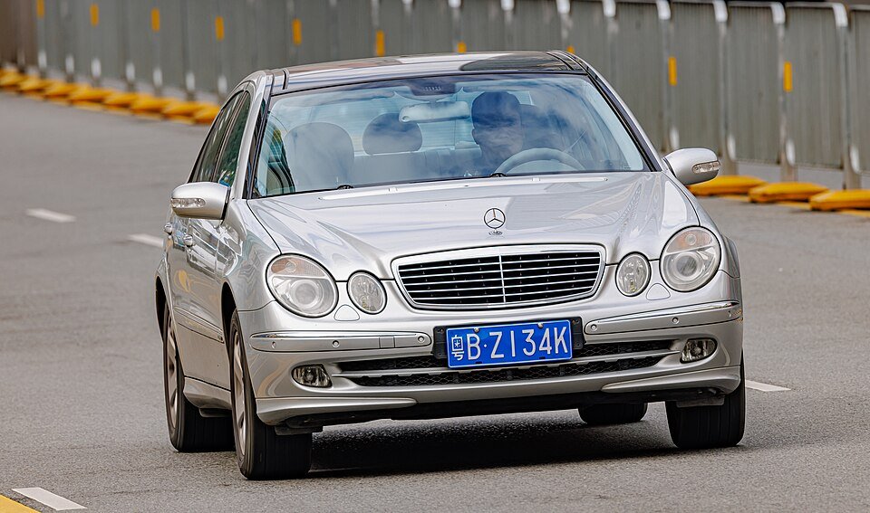 مرسيدس E200 2008