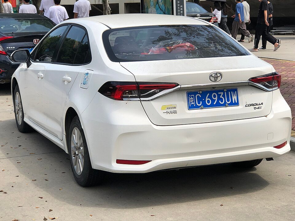 تويوتا كورولا E210