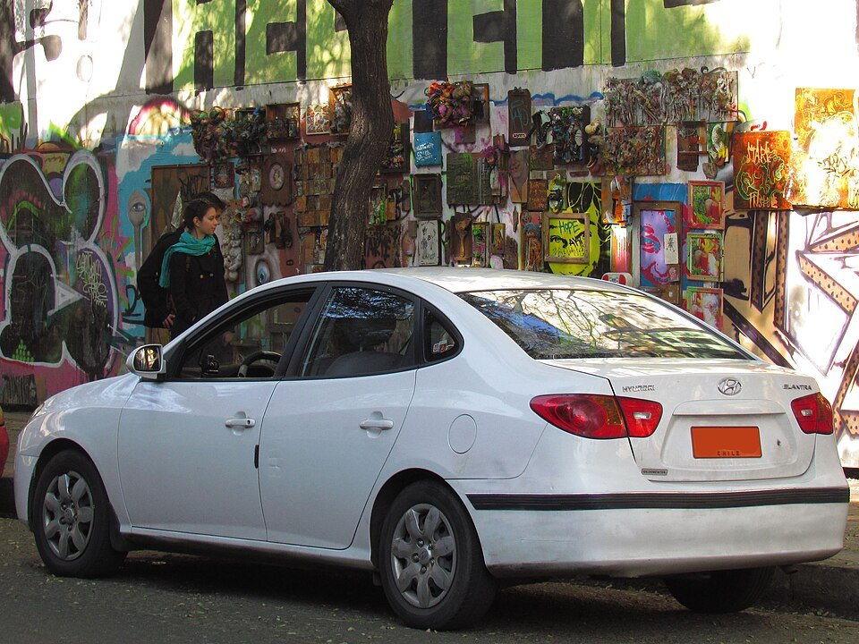 هيونداى إلنترا 2008