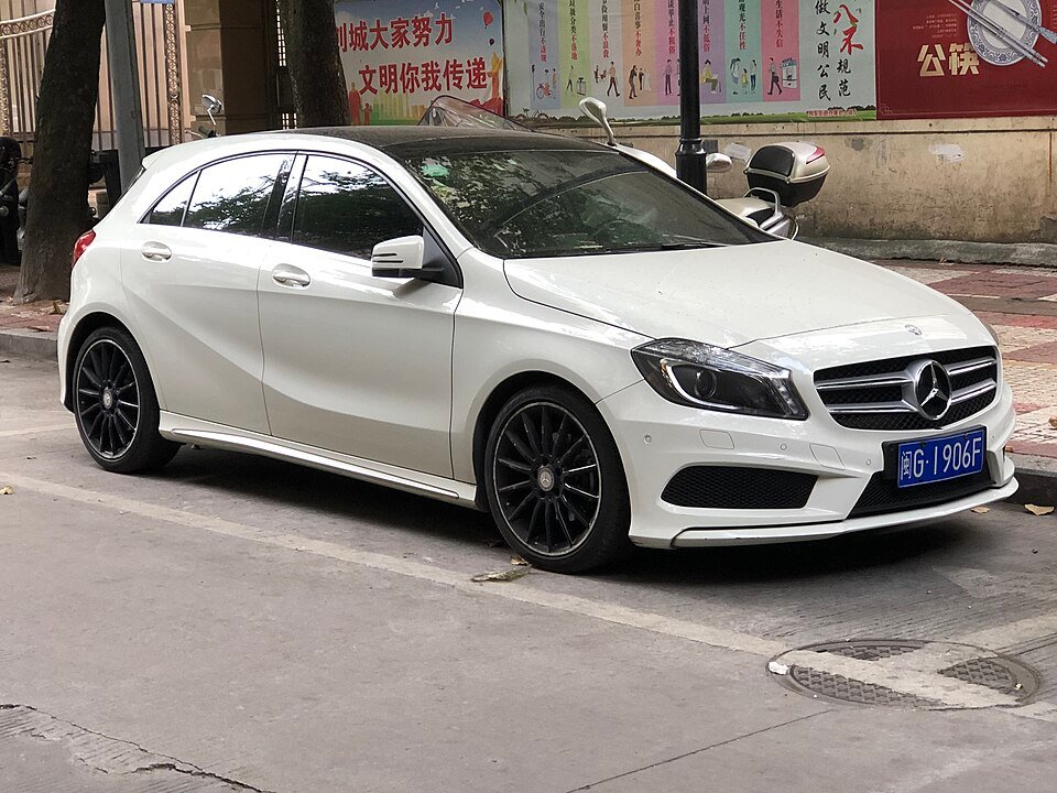 مرسيدس A180